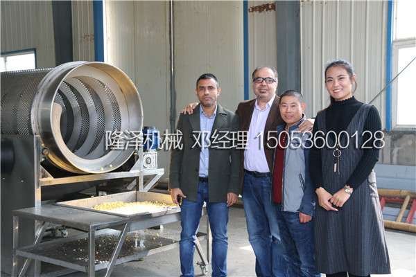 印度尼西亞客戶來麻豆免费视频機械考察(chá)爆米花生產線