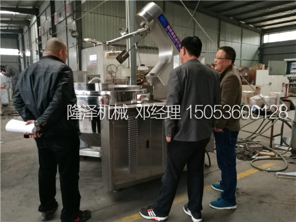 歡迎大連（lián）客戶來廠考察電磁全（quán）自動炒菜機