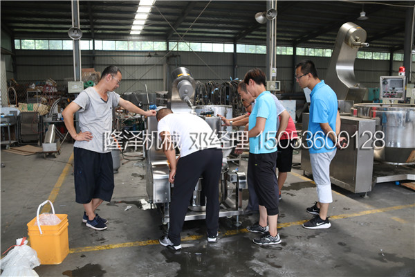 研究所來廠(chǎng)考察試驗用小型電磁炒藥機