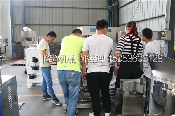 西安客戶參觀麻豆免费视频機械椒鹽核桃設備生產現場並試機(附圖(tú))