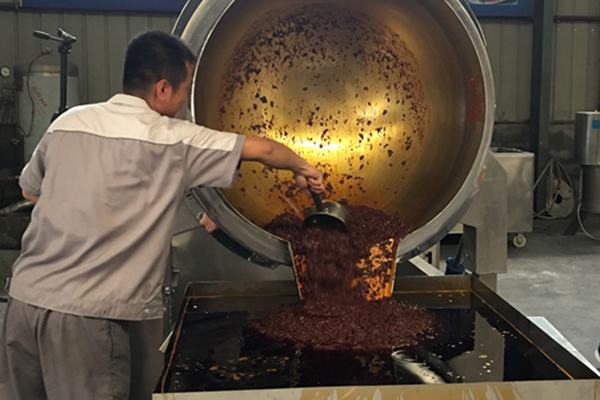 醬（jiàng）料攪拌（bàn）炒鍋